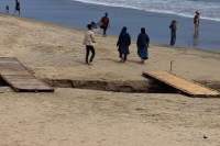 Pungli di Pantai Carita Lewat Jembatan Bayar Rp5 Ribu