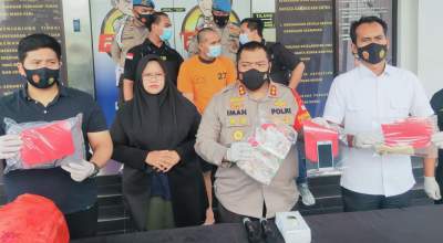 Kapolres Tangsel AKBP Iman Imanudin saat berikan keterangan soal penusukan yang dialami seorang PSK di apartemen Green Lake View, Ciputat.