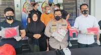 Kapolres Tangsel AKBP Iman Imanudin saat berikan keterangan soal penusukan yang dialami seorang PSK di apartemen Green Lake View, Ciputat.