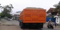 Truk over tonase di Lebak.