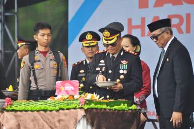 Polres Banjar Gelar Syukuran Potong Tumpeng dan Kue Ulang Tahun Bhayangkara ke-79