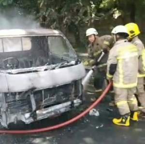 Mobil Pick Up Hangus Terbakar di Pintu Tol Bitung