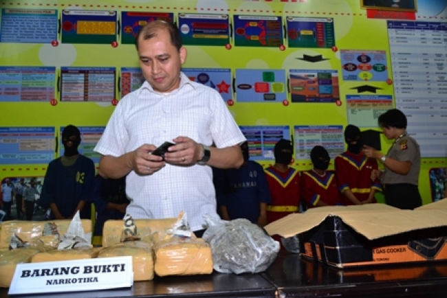 Simpan 8 Kilo Ganja, Kondektur Bus Dibekuk