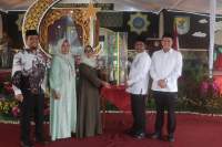 Bupati Sergai Darma Wijaya bersama Wakil Bupati Adlin Tambunan buka MTQ ke XXI