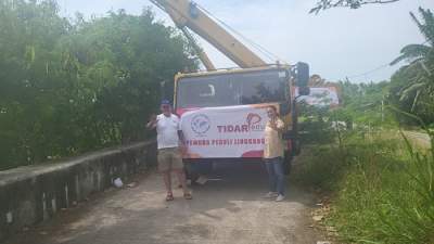 Pemuda TIDAR Angkat 6 Ton Sampah Plastik dari Sungai Cisadane
