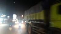 Truk Berat Pengangkut Tanah Di Kresek Mulai Langgar Perbup