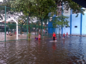 Satu Jam Diguyur Hujan, Gor Terendam Banjir