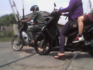 Pemerintah Kota Serang Diminta Segera Memperbaiki Jalan Rusak