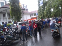 Kabut Bergerak Menjelang Hari Buruh