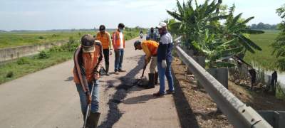 Dinas Binamarga Perbaiki Jalan Lintas Tengah