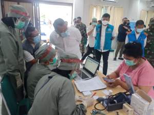 Tinjau Vaksinasi di RSUD Tangsel, Benyamin : 8920 Vaksin Untuk Nakes