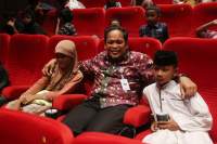 Nonton Bersama dengan Anak Yatim Piatu, Dr. Nurdin: Terus Semangat Capai Cita-Cita dan Berbakti pada Orang Tua