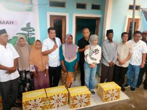 Terharu Rumahnya Dibangun Oleh Kajati DKI Jakarta, Warga Kronjo Menangis