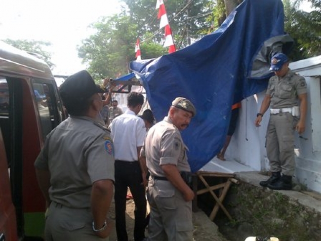 Satpol PP Bongkar Keberadaan Warung Melanggar Perda