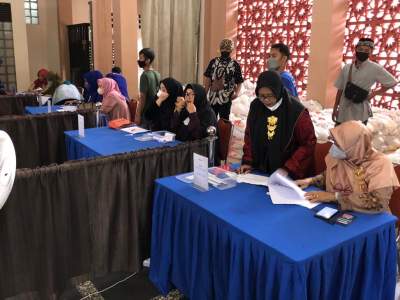 Masjid Raya Bani Umar Adakan Bazar Sembako Murah