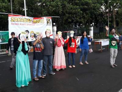 Sahabat Muda PKS Lebak Bagi Takjil