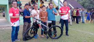 Siswa SMPN Dolok Masihul Dapat Hadiah Sepeda Gunung dari Bupati Serdang Bedagai