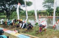 Banksasuci dan Fedtangs Hijaukan Bantaran Sungai Cirarab