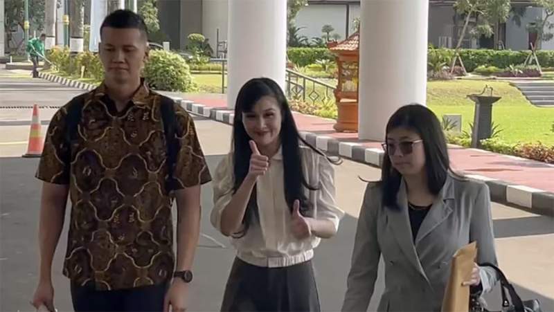 Foto: Kedatangan Sandra Dewi ke Kejaksaan Agung RI, Kamis (4/4/2024) pagi untuk pemeriksaan terkait kasus suaminya, Harvey Moeis.