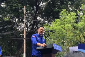 Ketua Umum DPP Partai Demokrat, Agus Harimurti Yudhoyono atau AHY saat memberi pernyataan di kantor DPP Partai Demokrat, Jakarta, Senin (3/4/2023).