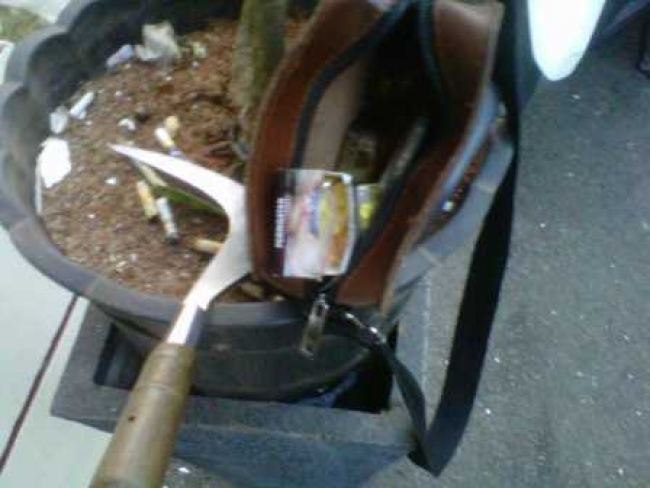 Babinsa Tangkap Preman Bawa Clurit dan 10 kantong Pil Koplo