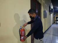 Antisipasi Kebakaran, Polres Serang Kota  Pasang Apar