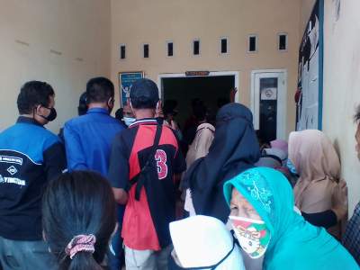 Kantor Desa Buaran Jati di Kerumuni Warga, BLT DD Cair Tiga Tahap