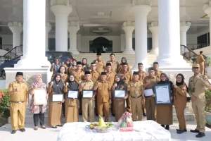 Walikota Tanjungbalai Serahkan Penghargaan dari Ombudsman