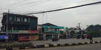 Penampakan Kabel yang Semrawut di depan Tugu Pamulang