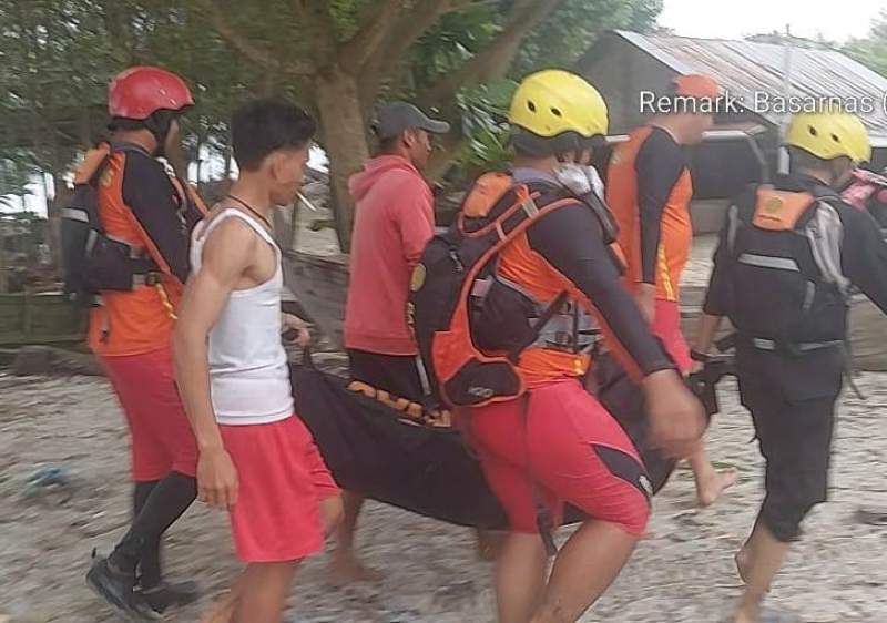 jasad nelayan asal Serdang Bedagai berhasil dievakuasi tim SAR gabungan.(istimewa).