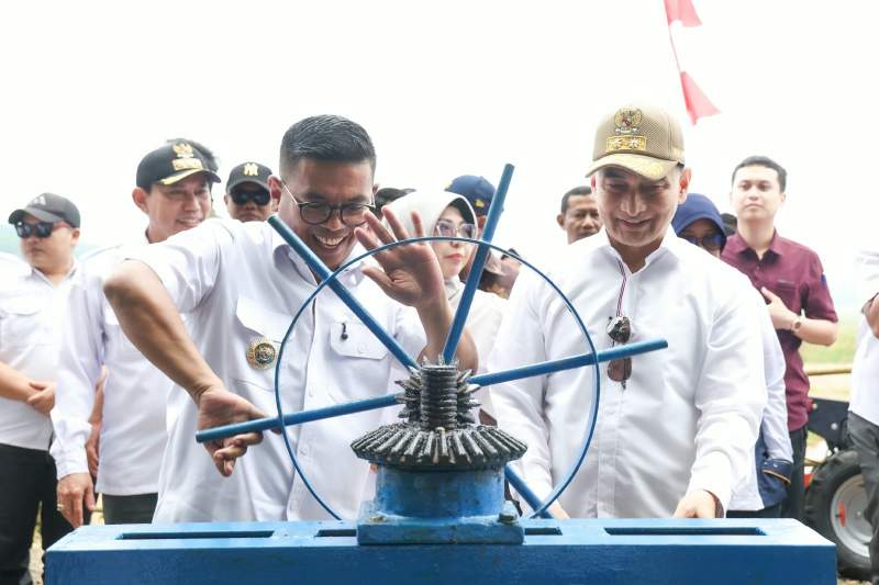 Gubernur Andra Soni Resmikan Tujuh Daerah Irigas