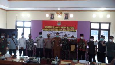 Berikrar Didepan Forkopimcam, 9 Calon Kades Di Sindang Jaya Bersalaman