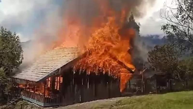 Gedung Sekolah SMP Negeri Okbab Dibakar OPM