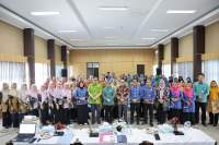 Ketua Tim Pembina Posyandu Provinsi Banten Tinawati Andra Soni Perkuat Kader Posyandu Pada 6 SPM