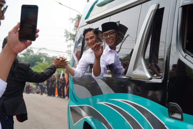 Naik Angkutan Umum, Andra Soni - Dimyati Daftar Cagub dan Cawagub ke KPU