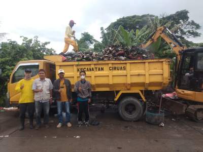 Dibangun dengan Dana Desa, TPS di Kampung Wakaf Dibongkar