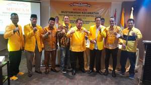 Jajaran pengurus DPD ll Golkar Tangsel dan pengurus PK Serpong Utara.