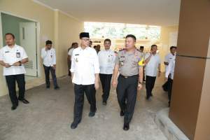 Kapolda Banten Bersama Gubernur Tinjau Posko Pusat Bantuan Bencana Provinsi Banten