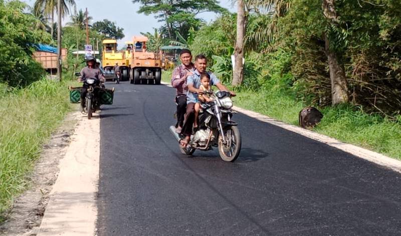 Jalan Mulus Aspal Hotmix, Warga Obang-Abing Dukung Darma Wijaya Lanjutkan Pembangunan di Serdang Bedagai