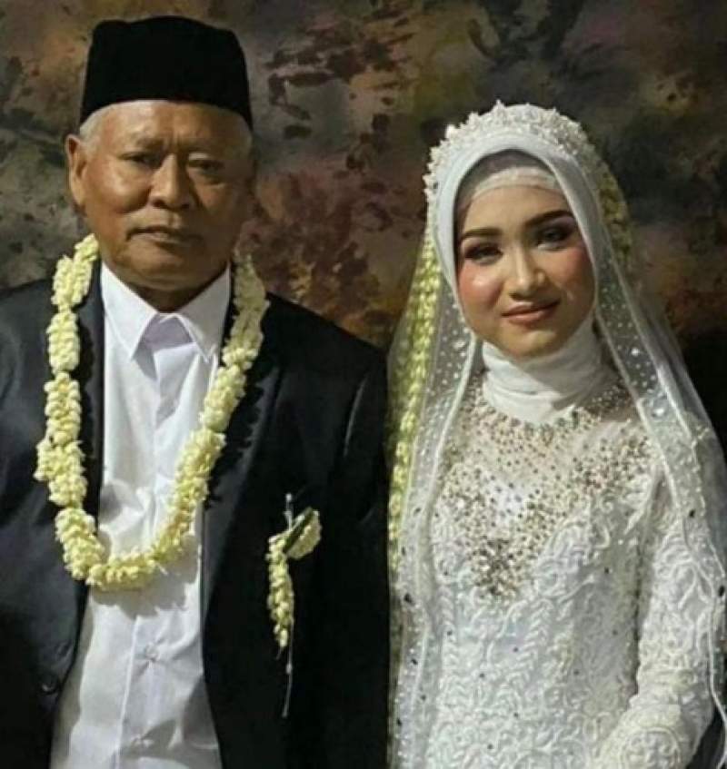 Mantap Kakek 65 Tahun Nikahi Gadis 19 Tahun, Video Pernikahannya Viral