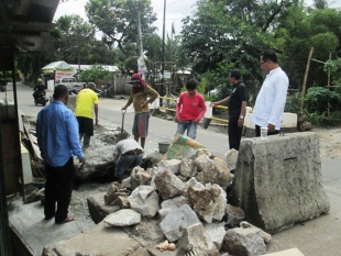 Warga Sambut Baik Perbaikan Jembatan Situ Parigi