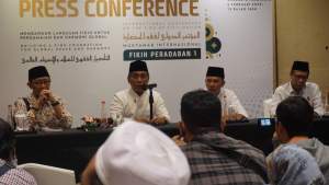 Ketum PBNU, KH. Yahya Cholil Staquf saat jumpa pers di Surabaya, Jawa Timur, sehari jelang Muktamar Fikih Peradaban I, Minggu (5/2/2023).