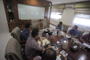 Wali KOta Tangerang Arief R Wismansyah saat diwawancarai tim dari Pusat Badan Penelitian dan Pengembangan Kemendagri.