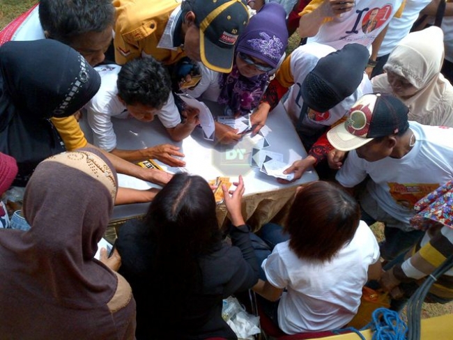 Hanura Bagikan Kartu Asuransi Gratis