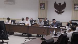 Pimpinan DPRD Kota Tangsel saat rapat pembahasan hasil evaluasi Gubernur Banten terkait Perda APBD Tangerang Selatan tahun 2023.
