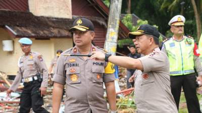 Kapolda Banten, Pimpin Langsung Evakuasi Korban Bencana Selat Sunda.