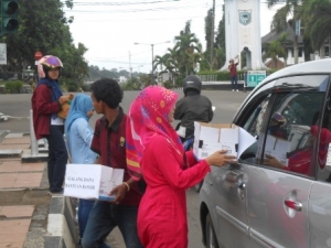 Sejumlah Mahasiswa IMM Gelar Pengalangan Dana