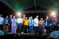 Walikota Tangerang Selatan, Benyamin Davnie dan Wakilnya, Pilar Saga Ichsan meresmikan Alun-alun Pamulang. Dalam peresmian itu, juga disaksikan Ketua DPRD Tangerang Selatan, Abdul Rasyid serta anggota dewan lainnya, Ferdiansyah dan Shinta W Chaerudsin.