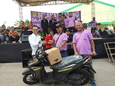 Peringatan May Day Ditutup dengan Pembagian Door Prize
