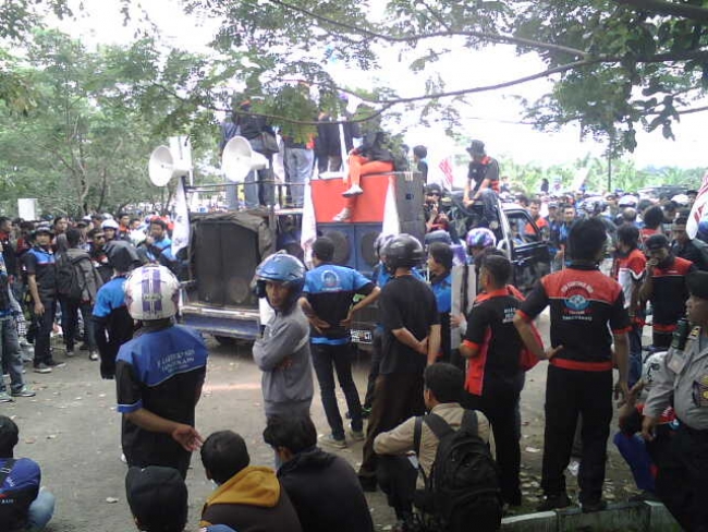 Ratusan Buruh se Banten Tuntut Kenaikan Upah